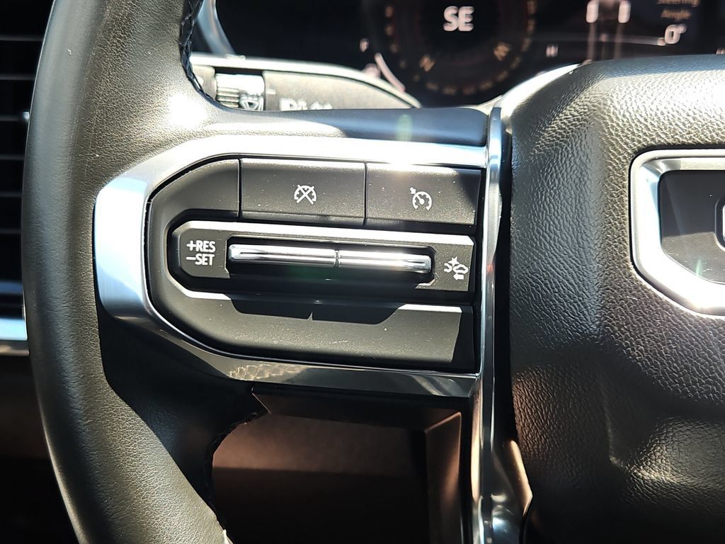 Certified 2024 GMC Canyon Elevation w/ Elevation Premium Package AWD/4WD image 24