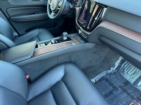 Used 2023 Volvo XC60 B5 Plus w/ Protection Package Premier image 17