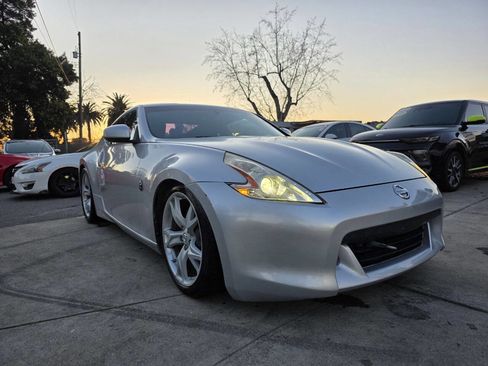 Used 2009 Nissan 370Z Touring w/ Sport Pkg image 3