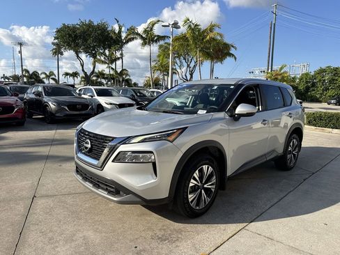 Used 2023 Nissan Rogue SV image 10