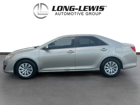 Used 2013 Toyota Camry LE FWD image 2