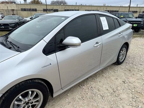 Used 2017 Toyota Prius Four image 34