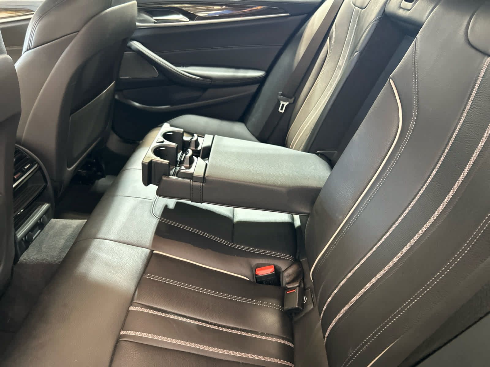 Used 2018 BMW 530i xDrive w/ Premium Package AWD/4WD image 5