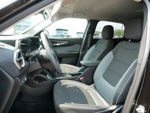 Used 2025 Chevrolet TrailBlazer LT AWD/4WD image 34