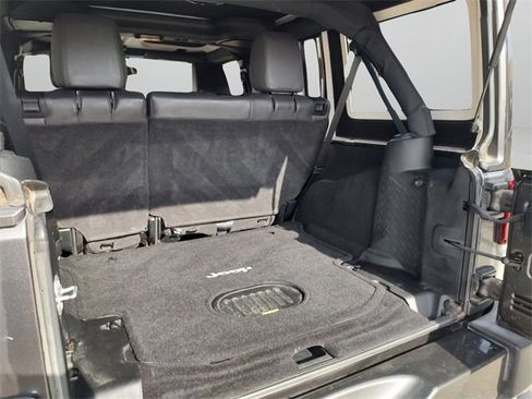 Used 2016 Jeep Wrangler Unlimited Sahara w/ Connectivity Group image 31