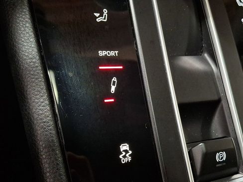 Used 2022 Porsche Macan S image 17