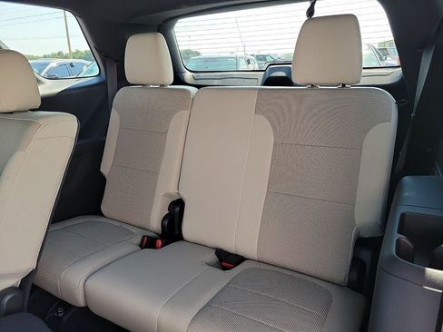 Used 2023 Chevrolet Traverse LS FWD image 9