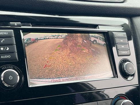 Used 2018 Nissan Rogue S image 20