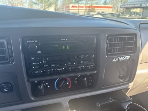 Used 2004 Ford Excursion XLT image 39