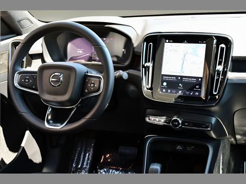 Certified 2023 Volvo C40 P8 Recharge Ultimate w/ Protection Package Premier AWD/4WD image 18