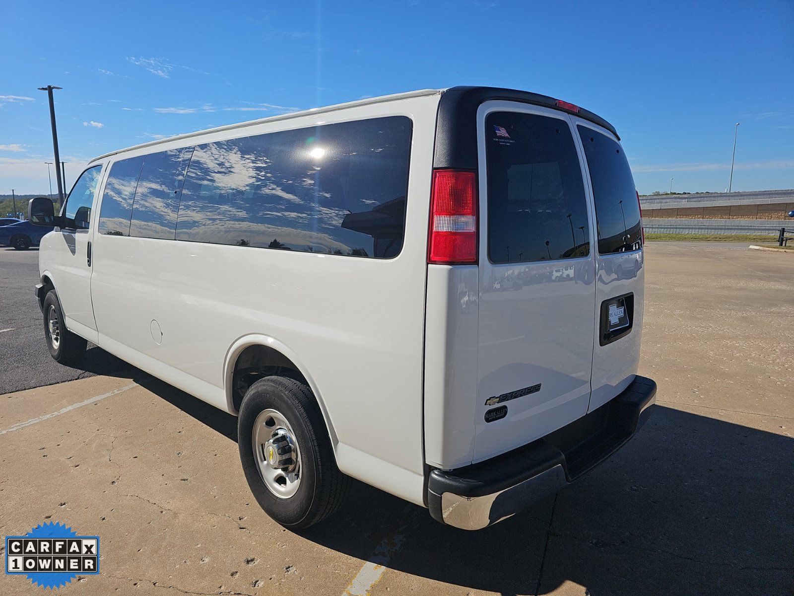 Used 2025 Chevrolet Express 3500 LT w/ LT Preferred Equipment Group RWD image 6