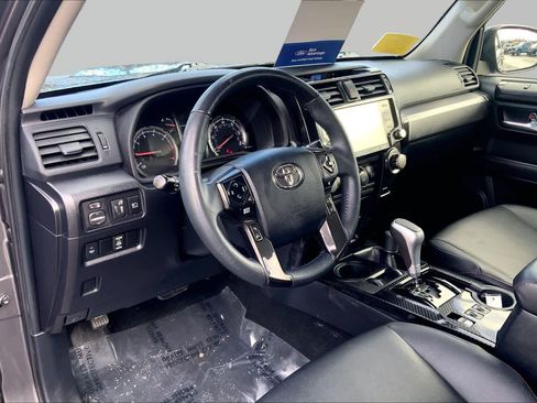 Used 2021 Toyota 4Runner TRD Off-Road Premium AWD/4WD image 32
