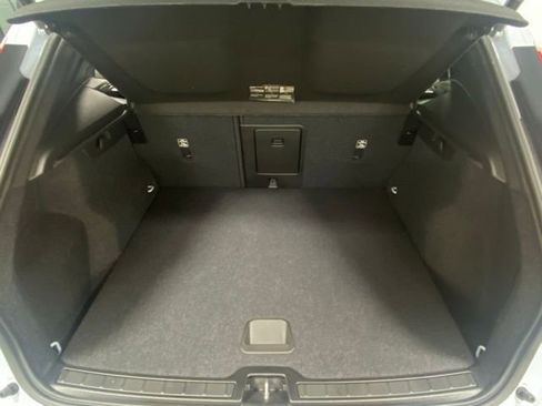 Certified 2025 Volvo XC40 B5 Core image 9