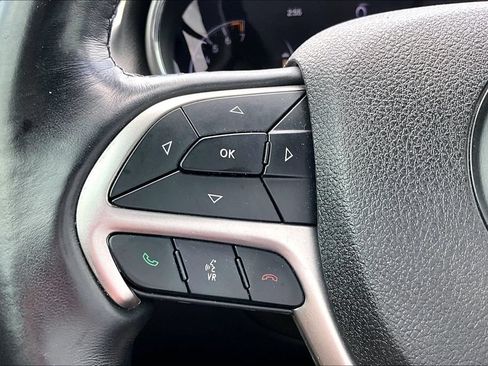 Used 2018 Jeep Grand Cherokee Altitude AWD/4WD image 16