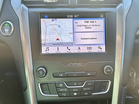 Used 2019 Ford Fusion SE FWD image 26
