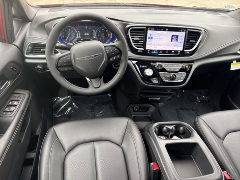 New 2026 Chrysler Pacifica Select image 6