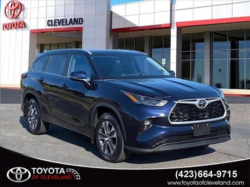Used 2023 Toyota Highlander XLE AWD/4WD image 1