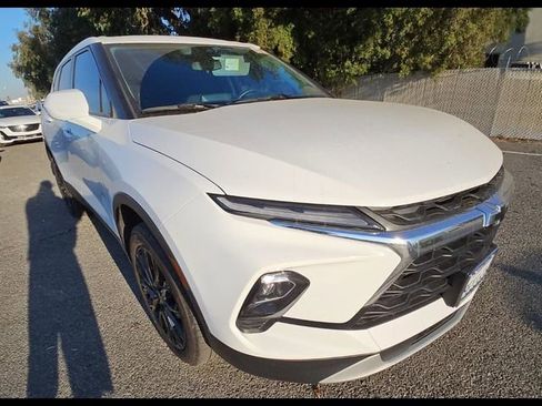 Used 2023 Chevrolet Blazer LT FWD image 2