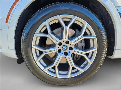 Used 2025 BMW X7 xDrive40i w/ Premium Package image 23