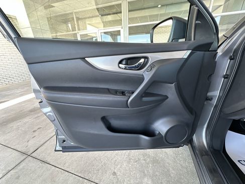Used 2020 Nissan Rogue Sport SL FWD image 22