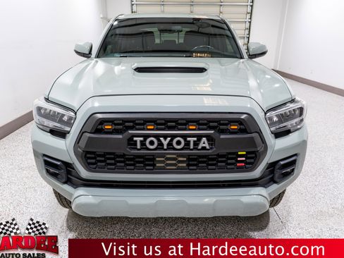 Used 2022 Toyota Tacoma TRD Sport w/ Technology Package RWD image 7