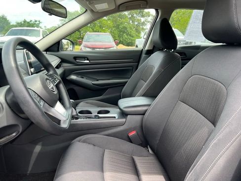 Used 2025 Nissan Altima 2.5 SV FWD image 4