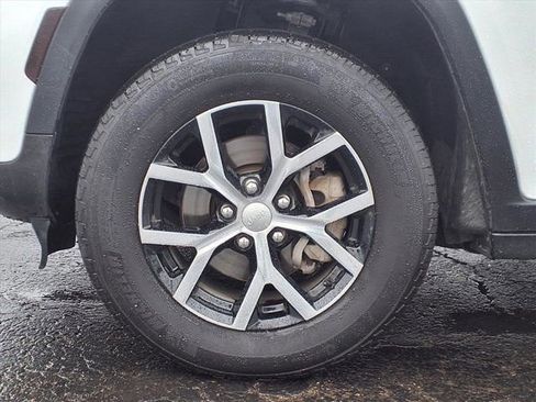 Used 2024 Jeep Grand Cherokee Limited image 25