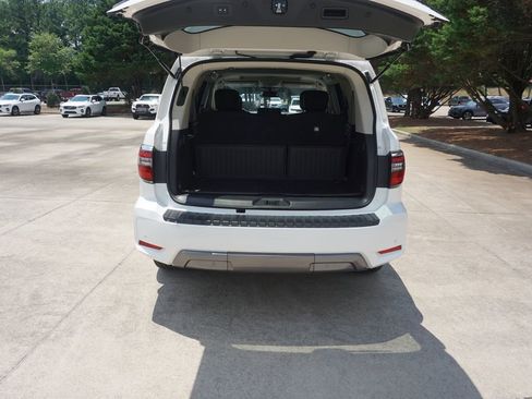 Used 2024 Nissan Armada SL w/ Captain's Chairs Package AWD/4WD image 18