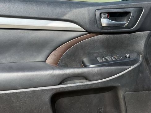 Used 2019 Toyota Highlander XLE AWD/4WD image 26