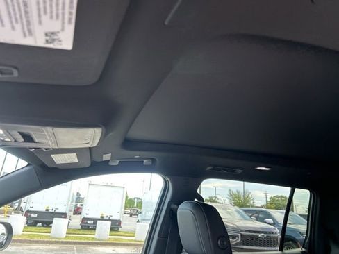 New 2026 Chevrolet Traverse LT w/ Sun and Wheel Package FWD image 17
