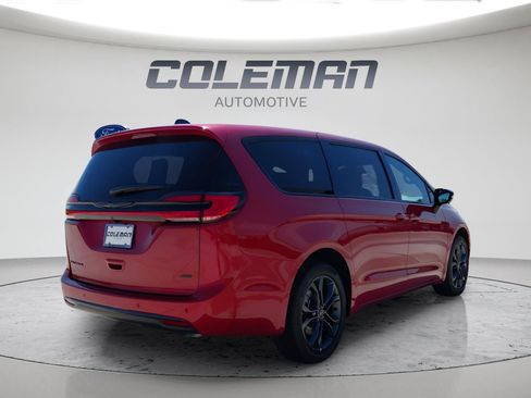 New 2026 Chrysler Pacifica Select AWD/4WD image 10