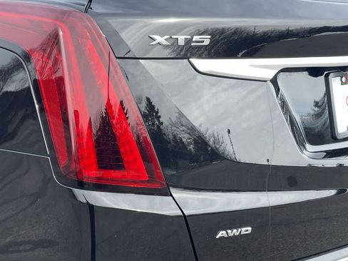 Certified 2025 Cadillac XT5 Premium Luxury w/ LPO, Floor Liner Package image 39