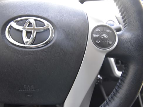 Used 2013 Toyota Prius V Five FWD image 16