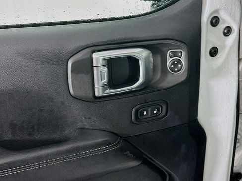Used 2020 Jeep Wrangler Unlimited Sahara AWD/4WD image 15
