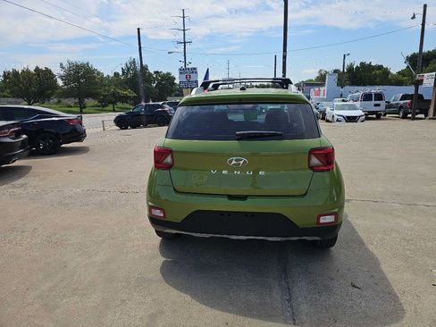 Used 2023 Hyundai Venue SEL image 3