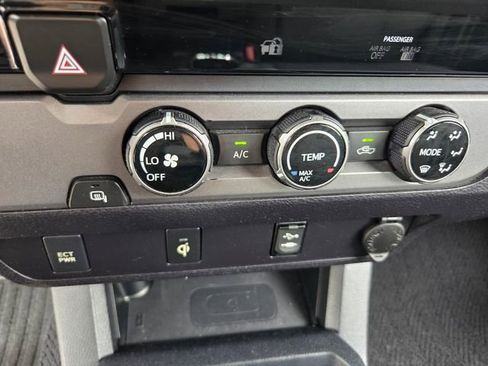 Used 2017 Toyota Tacoma TRD Sport w/ Tow Package image 12