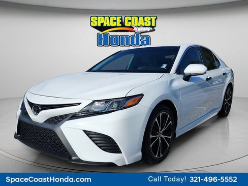 Used 2020 Toyota Camry SE w/ Convenience Package FWD image 10
