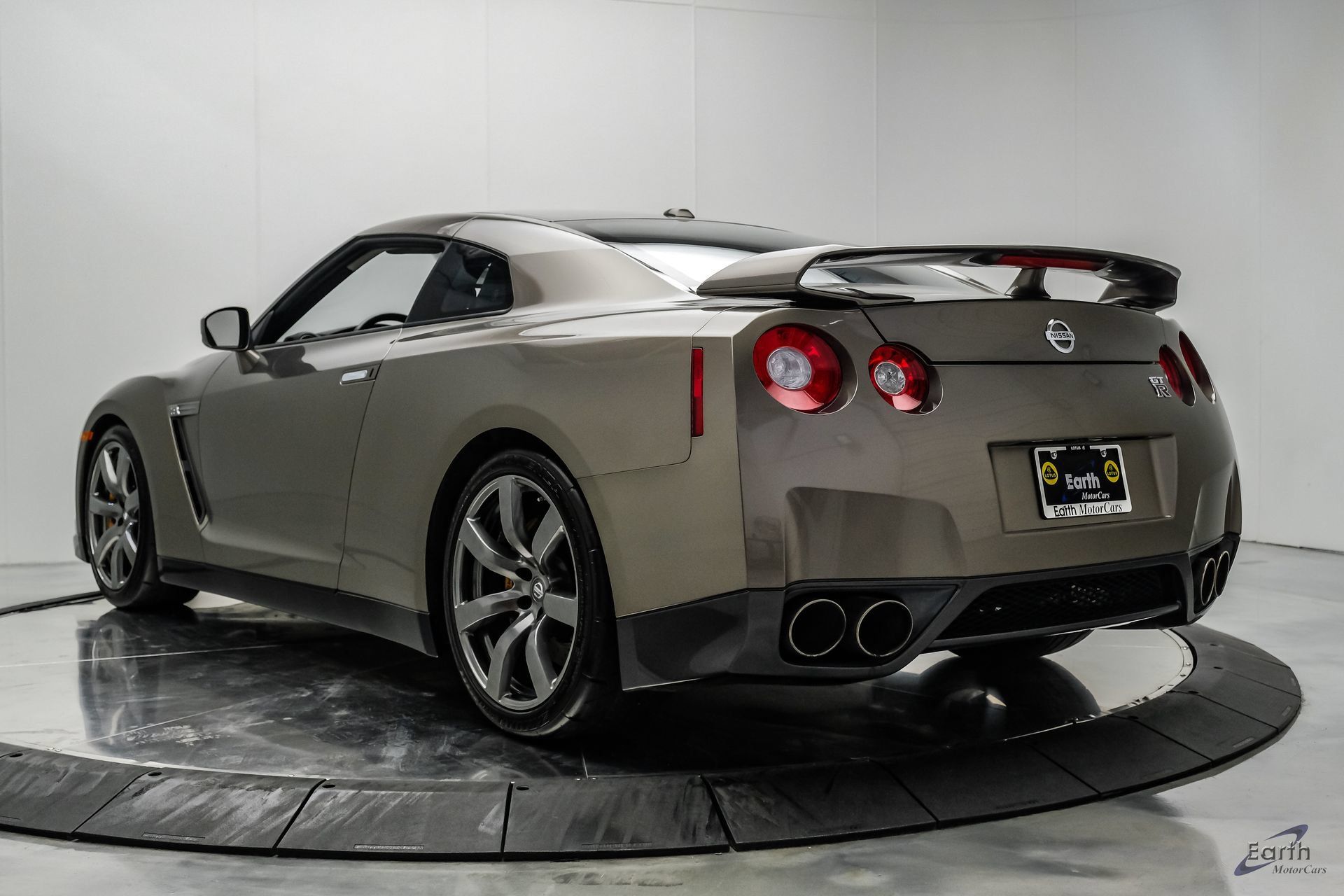 Used 2009 Nissan GT-R Premium AWD/4WD image 14