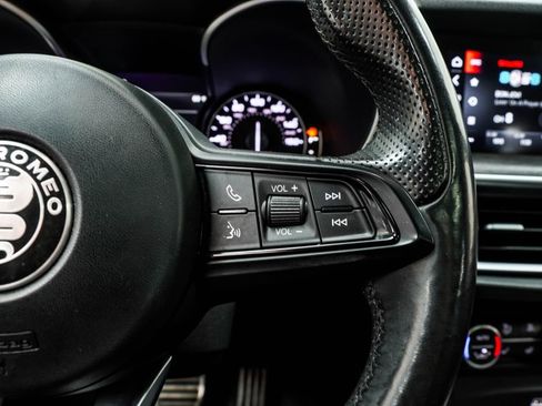 Used 2023 Alfa Romeo Stelvio Ti image 39