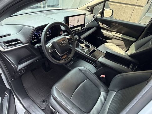 Used 2025 Toyota Sienna XLE Woodland Edition AWD/4WD image 16