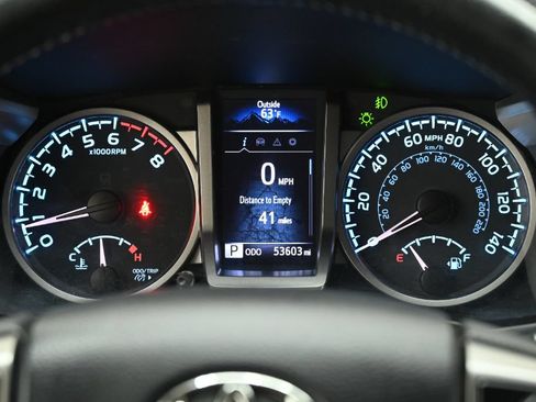 Used 2020 Toyota Tacoma SR5 AWD/4WD image 27