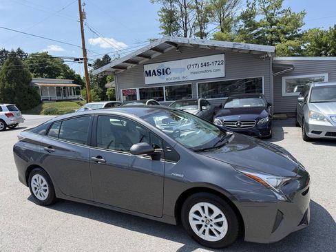 Used 2017 Toyota Prius Two FWD image 27