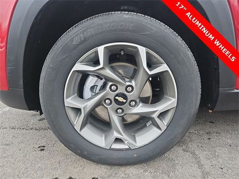 Used 2025 Chevrolet Trax LT w/ LT Convenience Package image 30