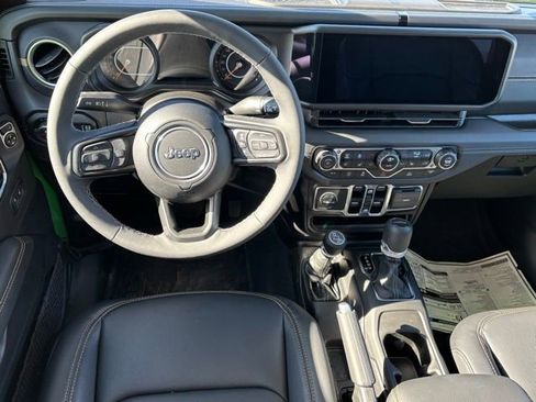 Certified 2025 Jeep Gladiator High Tide image 19