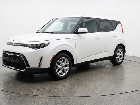 Used 2025 Kia Soul LX w/ LX Technology Package FWD image 3