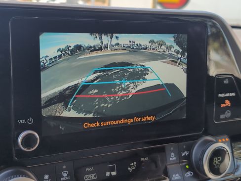 Used 2023 Toyota Highlander XLE image 25