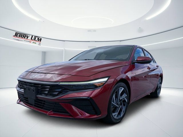 Used 2025 Hyundai Elantra Limited FWD image 6