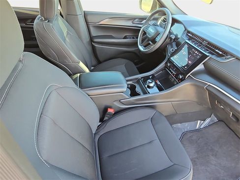 Used 2025 Jeep Grand Cherokee Laredo w/ Luxury Tech Group I image 10