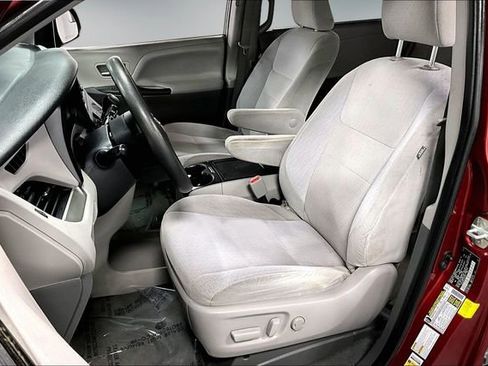 Used 2020 Toyota Sienna LE AWD/4WD image 20