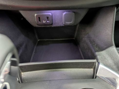 Used 2021 Chevrolet Traverse LT image 30